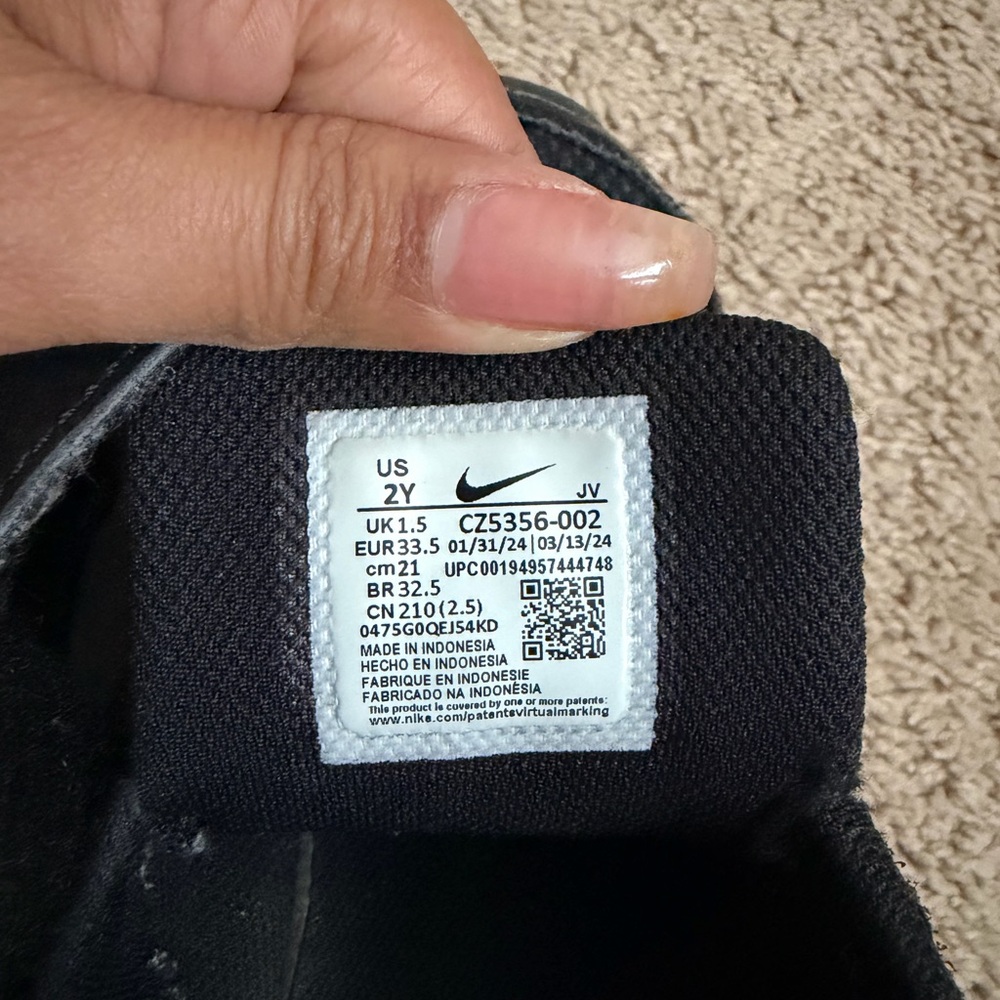 Nike Kids Black and White Athletic Sneakers - Picture 5 of 5